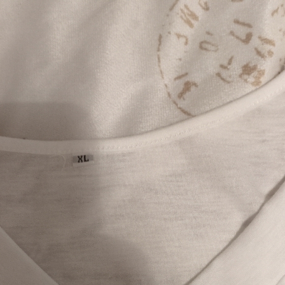 Feather Print Women's Top - Picture 2 of 3